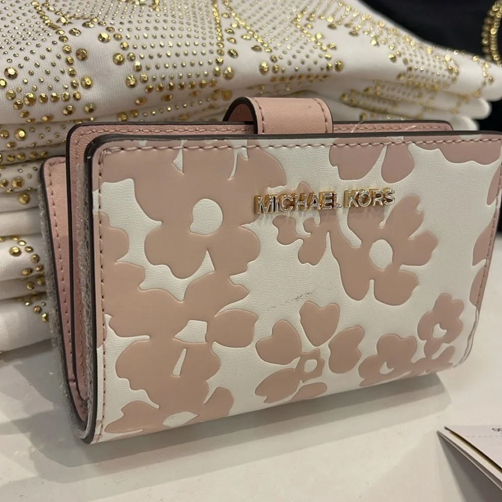 Michael Kors Jet Set Medium Floral Print Bi-Fold Wallet 
POWDER BLUSH
NWT - Picture 13 of 16